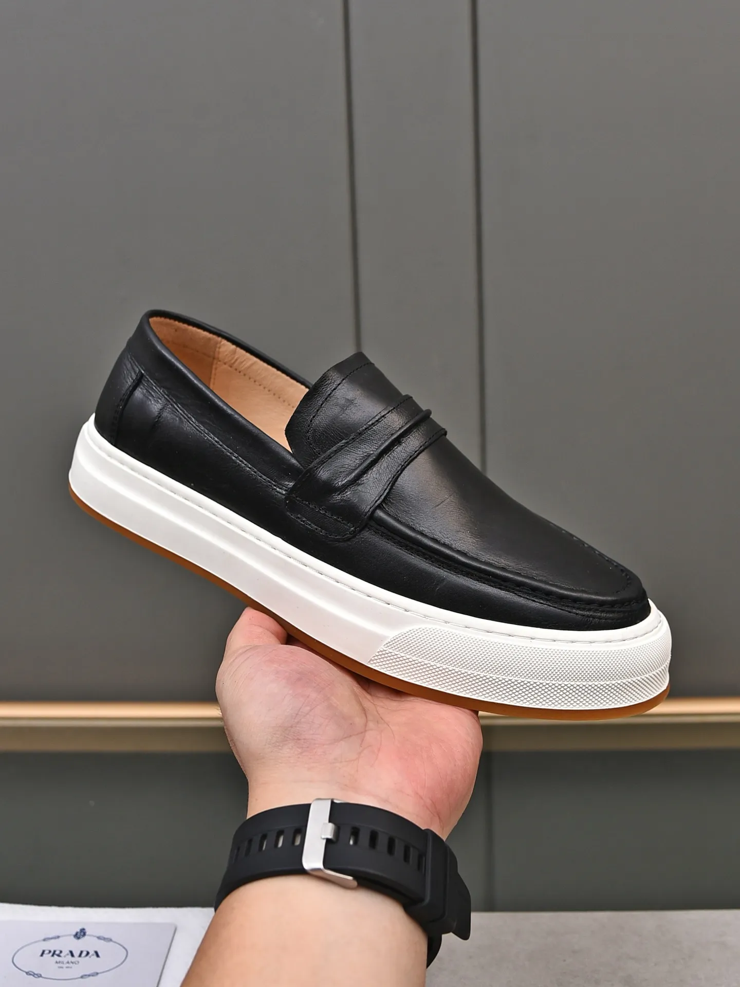 👟👟👟Men's Men's Shoes💰P440 [Top Cowhide]🆕🔥New Updates🔥👟PRADA (Prada) new products are released, imported soft cowhide, fashionable to allow air to penetrate the entire shoe, Niu B's shoes [strong] bring an extremely comfortable and breathable feeling! Beautiful inside and out! Exquisite workmanship, top-grade cowhide material, 😌Size: 38~44, single color choice.